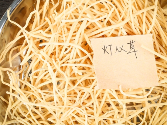 灯心草价格:普通新鲜的灯心草价格参考为12元一斤 灯心草价格:普通新鲜的灯心草价格参考为12元一斤