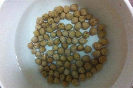 芡实怎么煮烂,清水浸泡文火温煮即可 芡实怎么煮烂,清水浸泡文火温煮即可