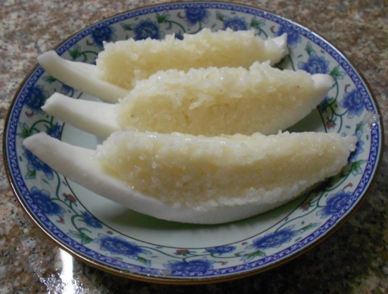 椰子的做法及挑选:椰子肉多的手感较重,汁液多的手感较轻 椰子的做法及挑选:椰子肉多的手感较重,汁液多的手感较轻